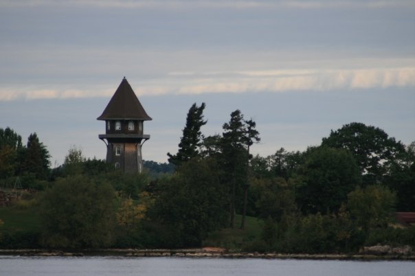 canadian lighthouse lake ontario 1000 islands oct 2008.jpg