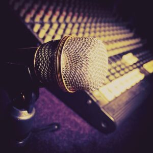 microphone-2045919_640 courtesy pixabay.com